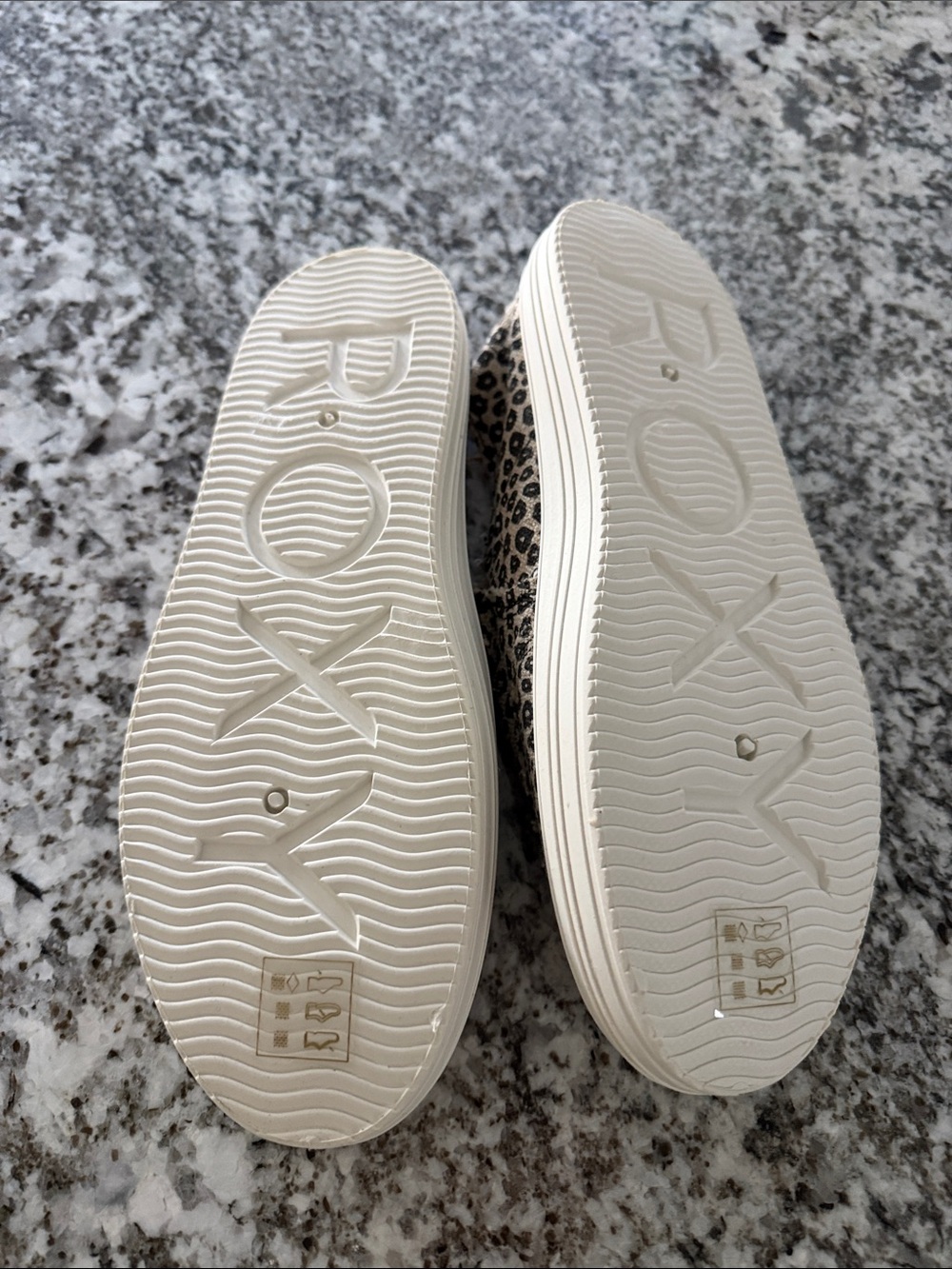 NWT Roxy Leopard Slip Ons - Picture 2 of 4
